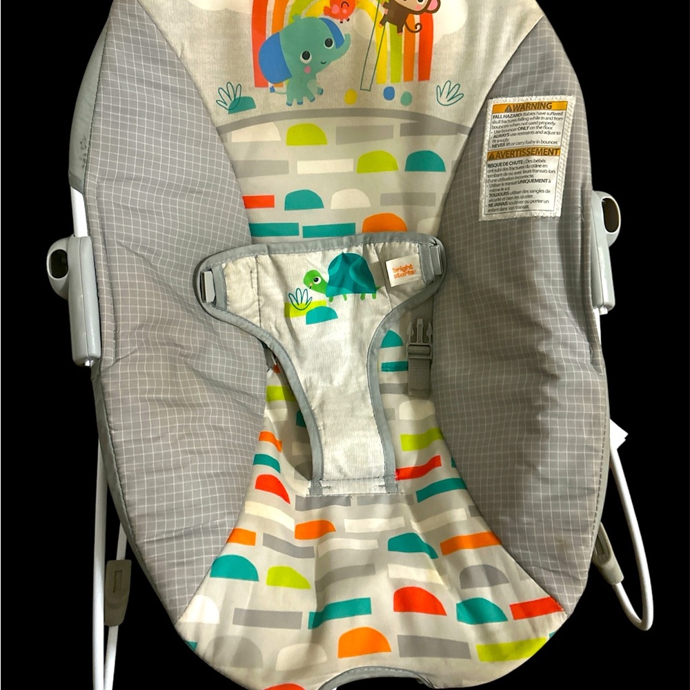 Baby bouncer with vibrating